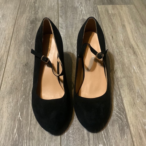 bella mane Shoes - Black suede heels size 8 EUC